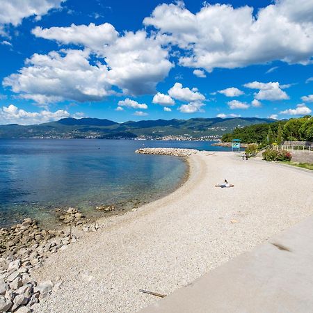 Apartments with a parking space Rijeka - 18146 Bagian luar foto