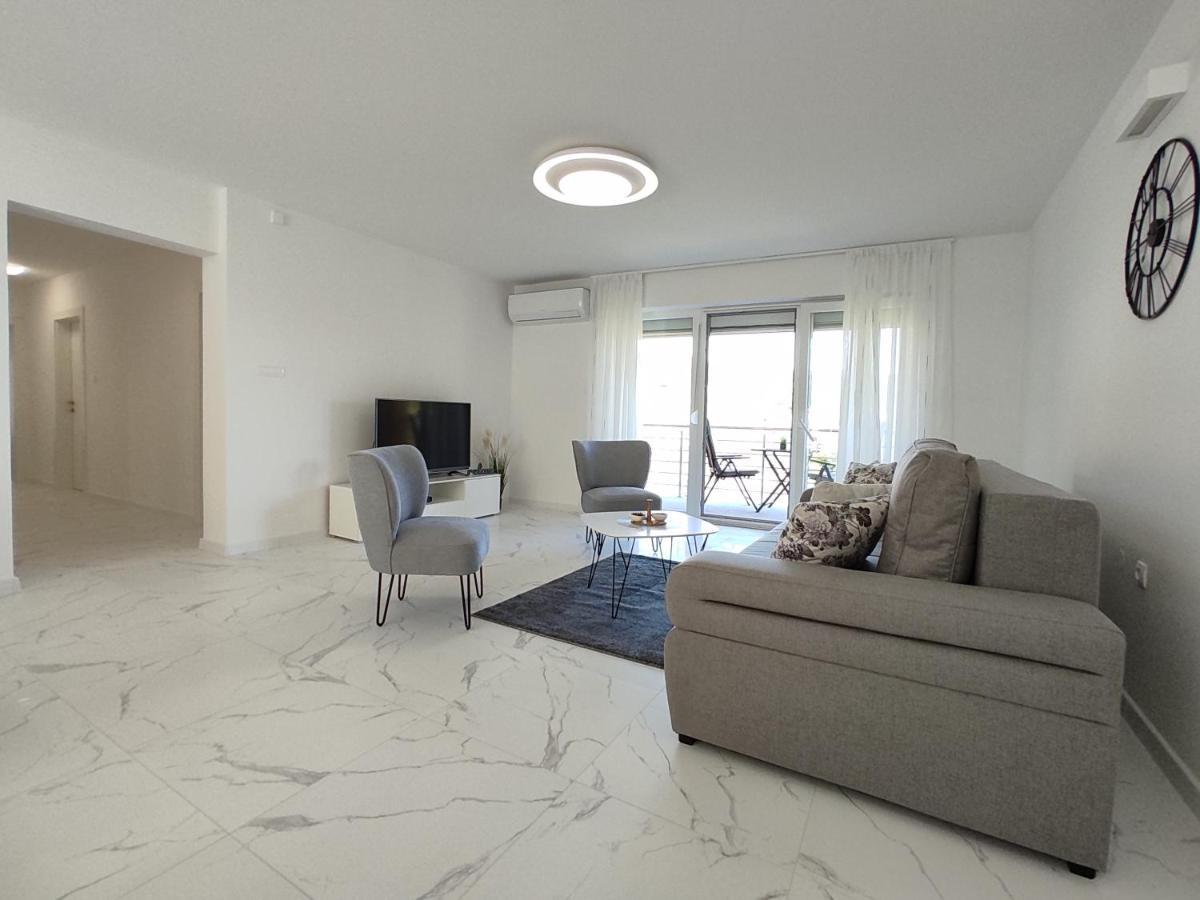 Apartments with a parking space Rijeka - 18146 Bagian luar foto