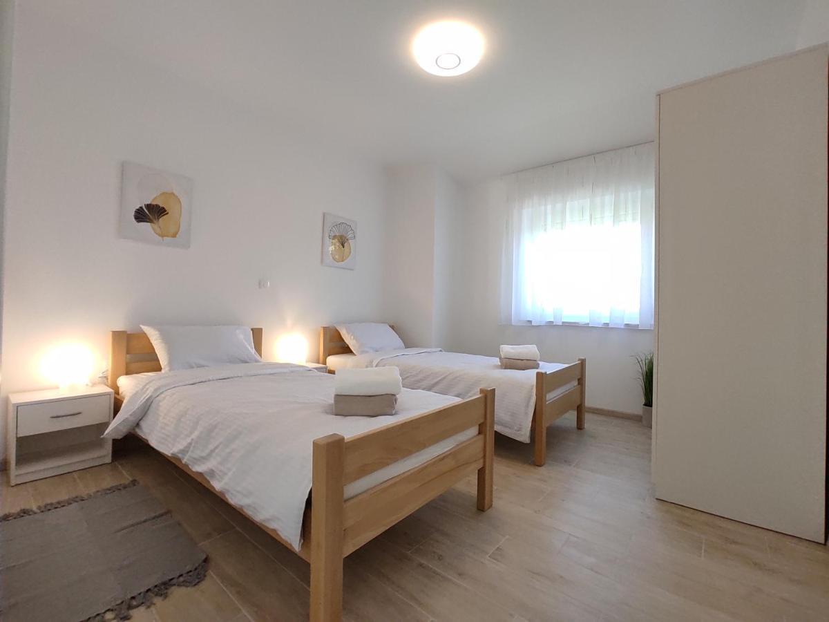 Apartments with a parking space Rijeka - 18146 Bagian luar foto