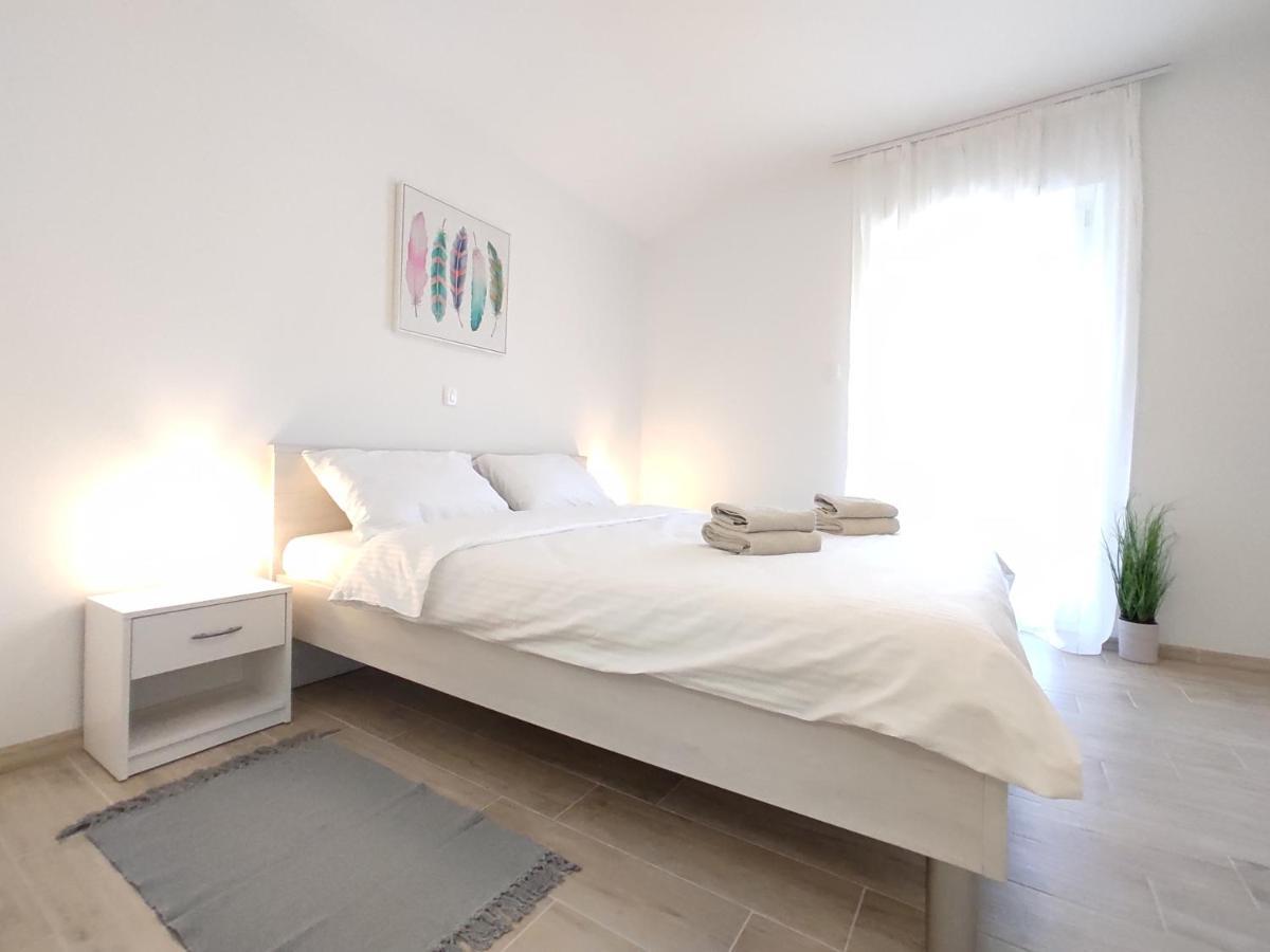 Apartments with a parking space Rijeka - 18146 Bagian luar foto