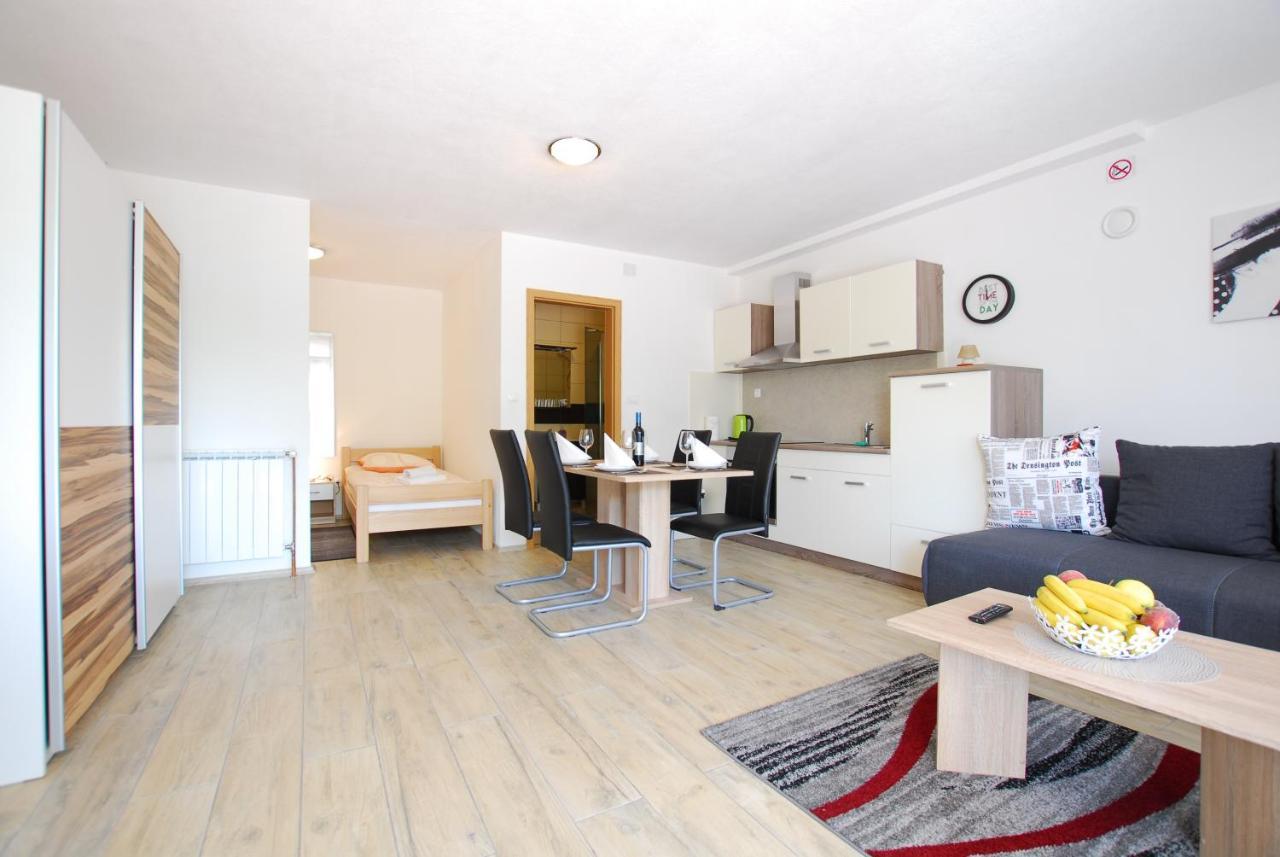 Apartments with a parking space Rijeka - 18146 Bagian luar foto